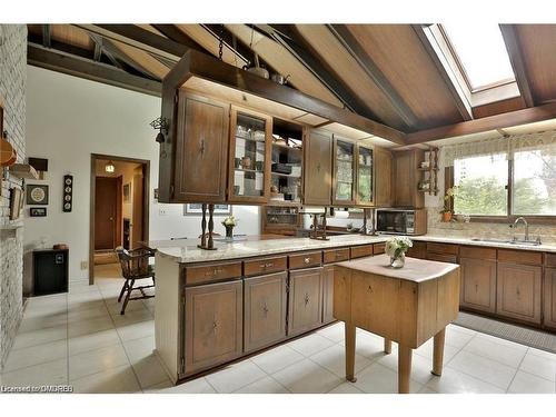 225/269 Campbell Avenue E, Campbellville, ON - Indoor Photo Showing Kitchen