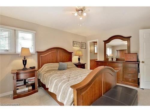 225/269 Campbell Avenue E, Campbellville, ON - Indoor Photo Showing Bedroom