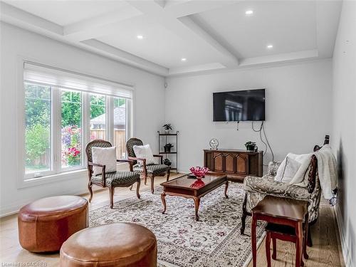 89 Anne Boulevard, Milton, ON - Indoor Photo Showing Living Room