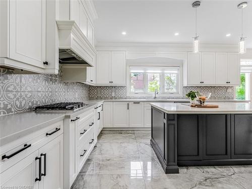 89 Anne Boulevard, Milton, ON - Indoor Photo Showing Kitchen With Upgraded Kitchen