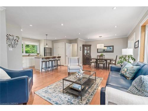 3 York Lane, Halton Hills, ON - Indoor Photo Showing Living Room