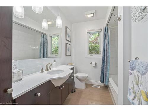 3 York Lane, Halton Hills, ON - Indoor Photo Showing Bathroom