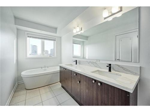 356 Athabasca Common, Oakville, ON - Indoor Photo Showing Bathroom