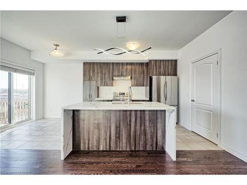 356 Athabasca Common, Oakville, ON - Indoor Photo Showing Kitchen