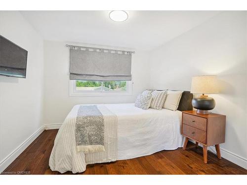 242 Slater Crescent, Oakville, ON - Indoor Photo Showing Bedroom