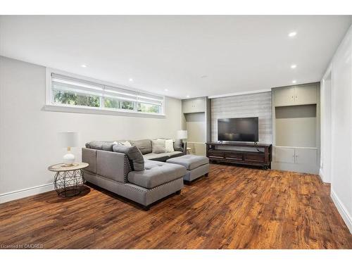 242 Slater Crescent, Oakville, ON - Indoor Photo Showing Living Room