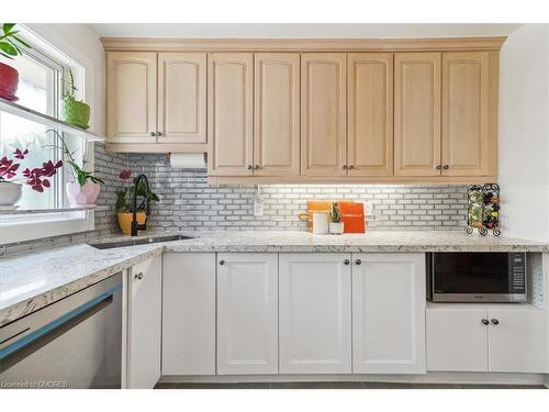 10-2145 Sherobee Road, Mississauga, ON - Indoor Photo Showing Kitchen