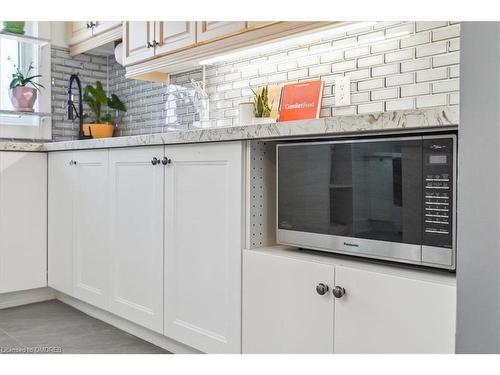 10-2145 Sherobee Road, Mississauga, ON - Indoor Photo Showing Kitchen