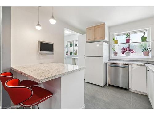 10-2145 Sherobee Road, Mississauga, ON - Indoor Photo Showing Kitchen