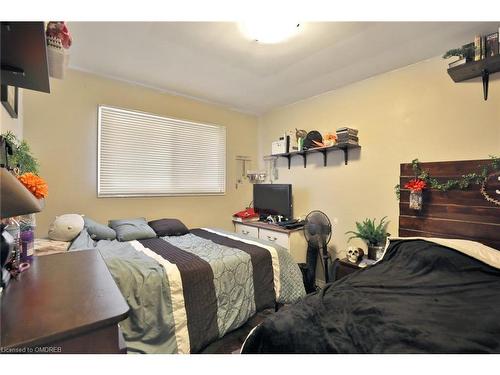 124 Mohawk Road W, Hamilton, ON - Indoor Photo Showing Bedroom