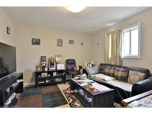 124 Mohawk Road W, Hamilton, ON - Indoor Photo Showing Living Room