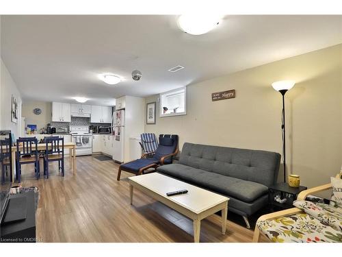 124 Mohawk Road W, Hamilton, ON - Indoor Photo Showing Living Room