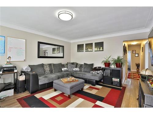 124 Mohawk Road W, Hamilton, ON - Indoor Photo Showing Living Room