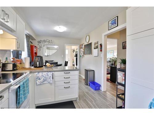 124 Mohawk Road W, Hamilton, ON - Indoor Photo Showing Kitchen