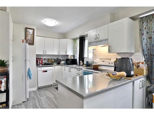 124 Mohawk Road W, Hamilton, ON - Indoor Photo Showing Kitchen