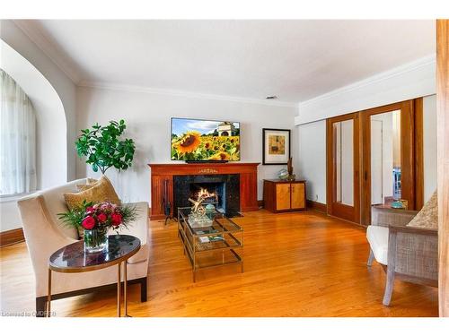 19 Jackson Avenue, Toronto, ON - Indoor Photo Showing Living Room