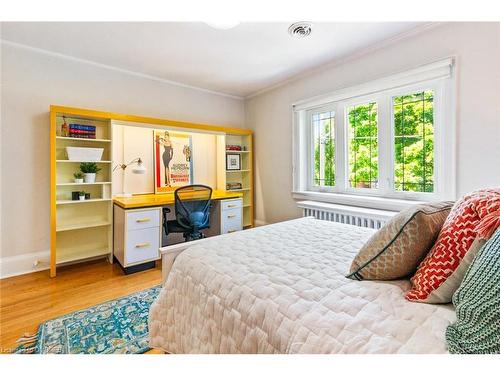 19 Jackson Avenue, Toronto, ON - Indoor Photo Showing Bedroom