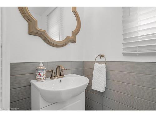 32 Reynier Drive, Brampton, ON - Indoor Photo Showing Bathroom