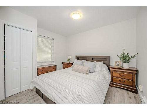 351 Burnhamthorpe Road, Etobicoke, ON - Indoor Photo Showing Bedroom