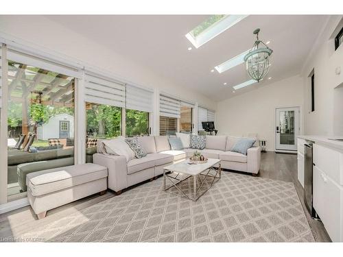 351 Burnhamthorpe Road, Etobicoke, ON - Indoor Photo Showing Living Room