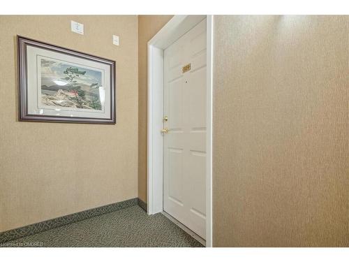 509-1499 Nottinghill Gate, Oakville, ON - Indoor Photo Showing Other Room