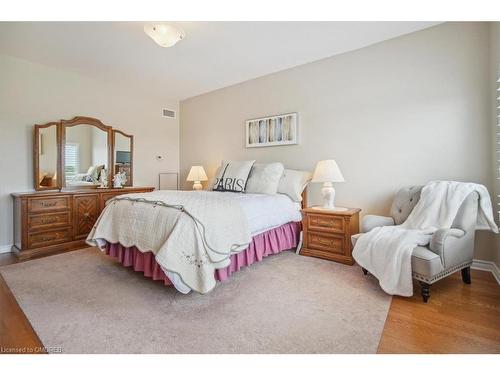 509-1499 Nottinghill Gate, Oakville, ON - Indoor Photo Showing Bedroom