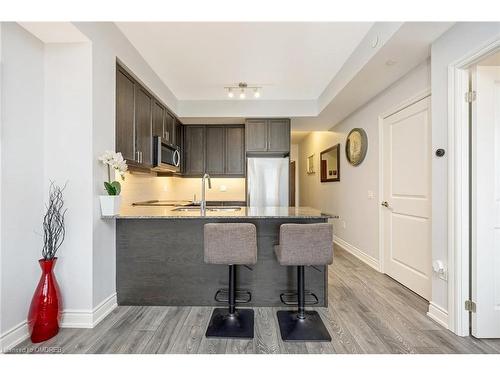 207-1050 Main Street E, Milton, ON - Indoor Photo Showing Kitchen