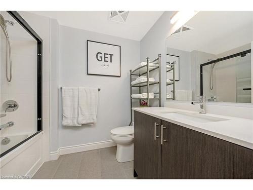 207-1050 Main Street E, Milton, ON - Indoor Photo Showing Bathroom