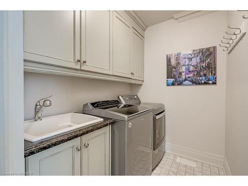 105 Paliser Court, Oakville, ON - Indoor Photo Showing Laundry Room