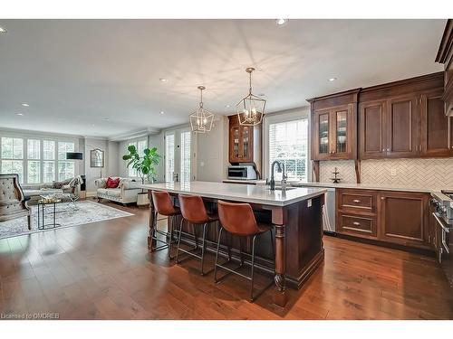 105 Paliser Court, Oakville, ON - Indoor Photo Showing Kitchen With Upgraded Kitchen