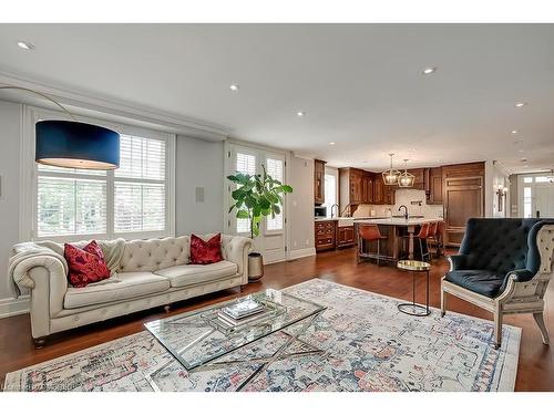 105 Paliser Court, Oakville, ON - Indoor Photo Showing Living Room