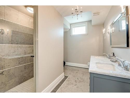 105 Paliser Court, Oakville, ON - Indoor Photo Showing Bathroom