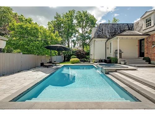 105 Paliser Court, Oakville, ON - Outdoor With In Ground Pool