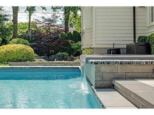 105 Paliser Court, Oakville, ON - Outdoor With In Ground Pool