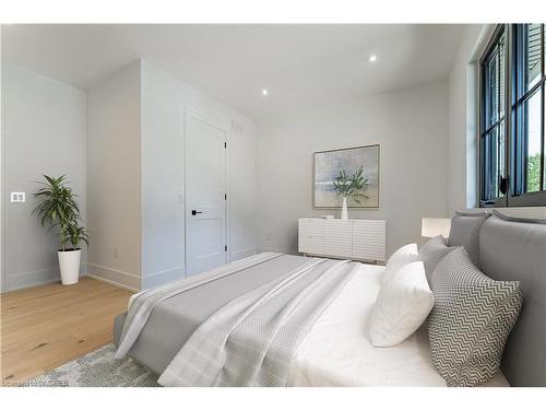 1191 Mineola Gardens, Mississauga, ON - Indoor Photo Showing Bedroom