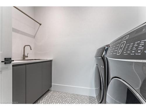 1191 Mineola Gardens, Mississauga, ON - Indoor Photo Showing Laundry Room