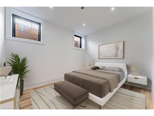 1191 Mineola Gardens, Mississauga, ON - Indoor Photo Showing Bedroom