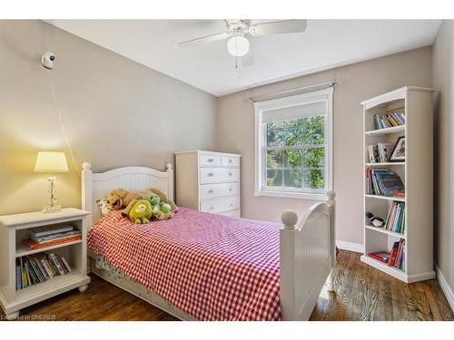 310 Silvana Crescent, Burlington, ON - Indoor Photo Showing Bedroom