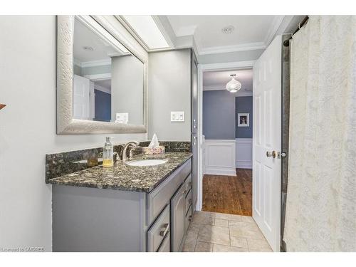 310 Silvana Crescent, Burlington, ON - Indoor Photo Showing Bathroom