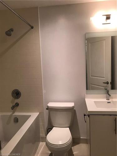209-65 Speers Road, Oakville, ON - Indoor Photo Showing Bathroom