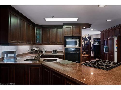 2625 Hammond Road, Mississauga, ON - Indoor Photo Showing Kitchen With Double Sink