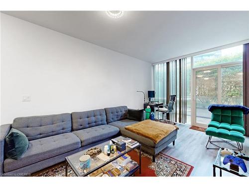 309-2240 Lakeshore Boulevard W, Toronto, ON - Indoor Photo Showing Living Room