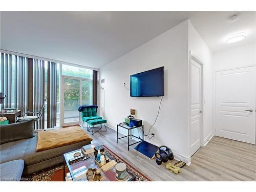 309-2240 Lakeshore Boulevard W, Toronto, ON - Indoor Photo Showing Living Room