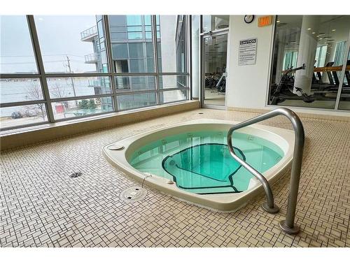 309-2240 Lakeshore Boulevard W, Toronto, ON - Indoor Photo Showing Other Room With In Ground Pool