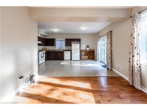 81 Wellington Street North Street, St. Catharines, ON - Indoor Photo Showing Kitchen