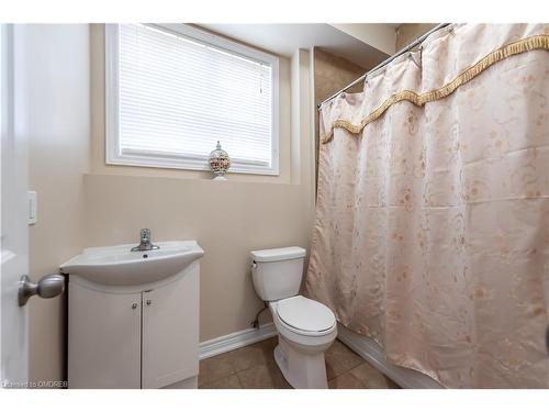 81 Wellington Street North Street, St. Catharines, ON - Indoor Photo Showing Bathroom