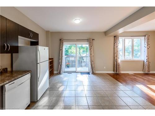 81 Wellington Street North Street, St. Catharines, ON - Indoor Photo Showing Kitchen