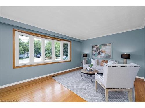 22 Mcintyre Cres Crescent, Georgetown, ON - Indoor Photo Showing Living Room