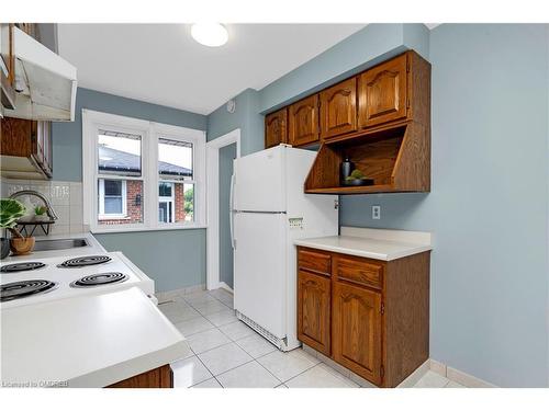 22 Mcintyre Cres Crescent, Georgetown, ON - Indoor Photo Showing Kitchen