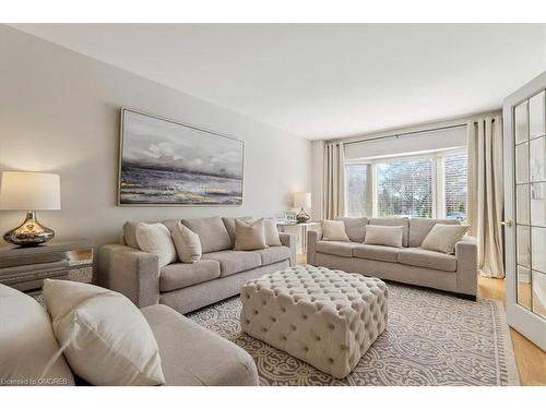 232 Nottingham Drive, Oakville, ON - Indoor Photo Showing Living Room